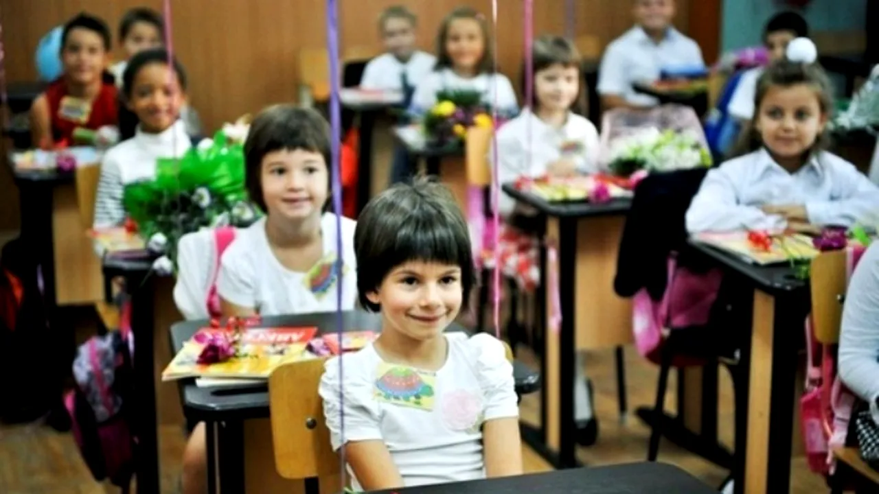Peste 680.000 de elevi vor primi gratuit rechizite, în anul școlar 2014 - 2015