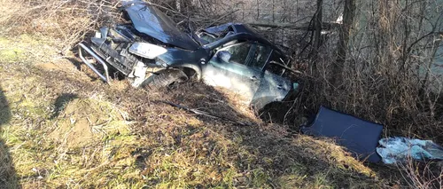 Un grav accident a avut loc în Bistrița, după ce un șofer s-a răsturnat cu mașina în albia râului Someș! GALERIE FOTO