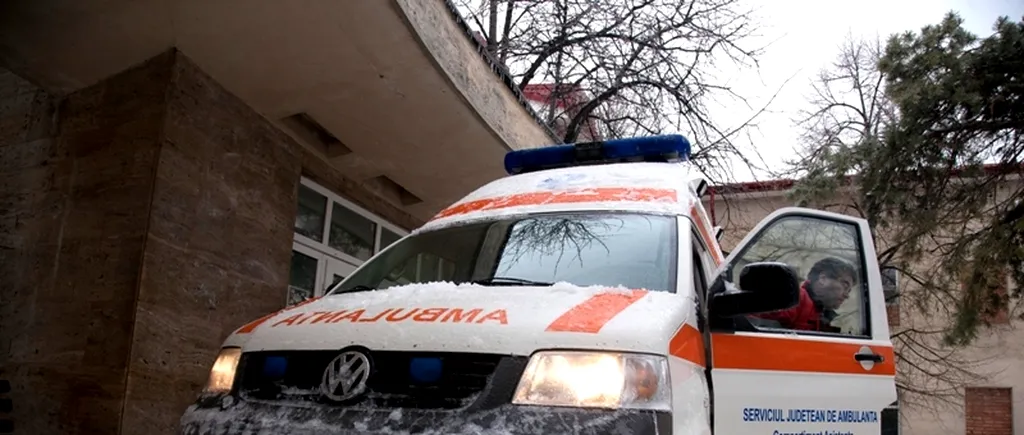 Un tânăr s-a accidentat la un concurs de snowboard extrem în Masivul Ostea, fiind dus la spital

