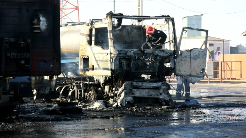 Un TIR încărcat cu patru tone de hârtie a ars în totalitate, în apropiere de Vama Albița