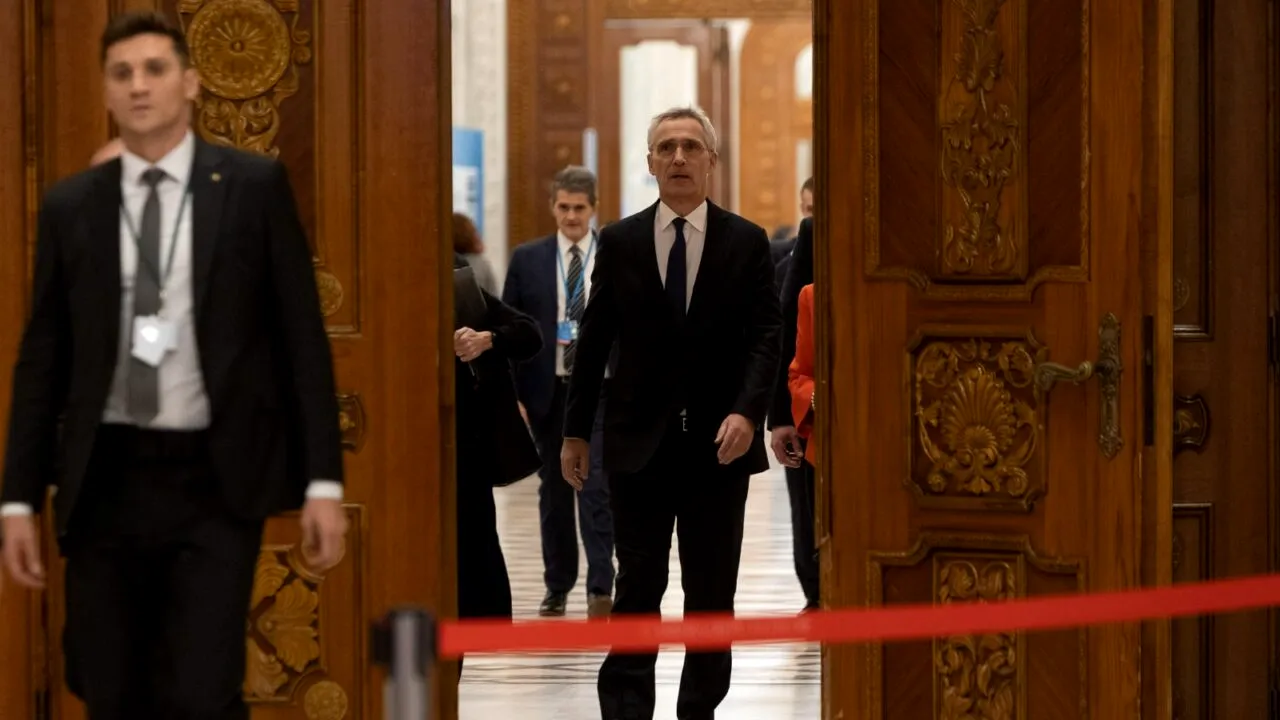 Stoltenberg anunță ce a decis NATO în privința susținerii militare a Ucrainei. Decizia, luată la reuniunea de la București