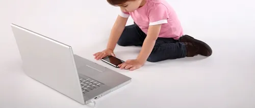 Cât de periculoase pot fi iPad-uri sau smartphone-uri atunci când ajung pe mâna unui copil