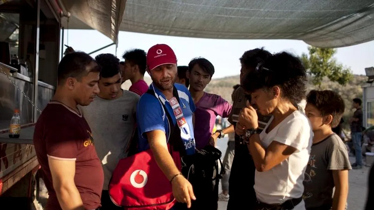 FAȚA NEVĂZUTĂ a crizei migranților. Cine câștigă de pe urma dramei refugiaților