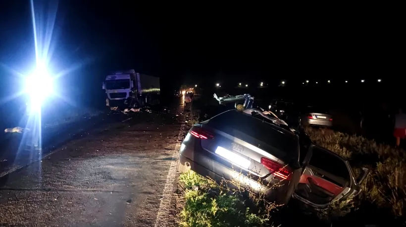 FOTO: Accident fatal în Buzău. Tatăl și fiica de 16 ani, morți după ce au intrat cu mașina într-un camion / Soția șoferului, transportată la spital