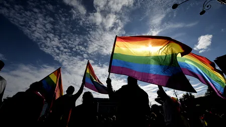 Iubirea NU SE VOTEAZĂ. Protest față de referendumul pentru modificarea Constituției: BOICOT!