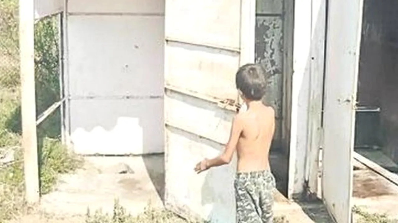 Amenzi USTURĂTOARE pentru românii cu WC în fundul curții. MDRAP a trimis deja circulara. Reacția primarilor 