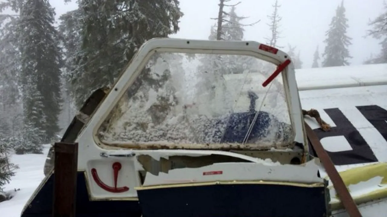 Au început procedurile de recuperare a epavei avionului, care va fi tăiată în bucăți. Ce-a mai rămas din aeronavă - GALERIE FOTO