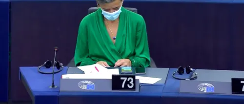 VIDEO | Margrethe Vestager, comisar UE, surprinsă tricotând în timpul discursului Ursulei von der Leyen