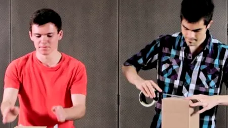 Doi studenți au inventat o alternativă creativă pentru cutia de carton. VIDEO