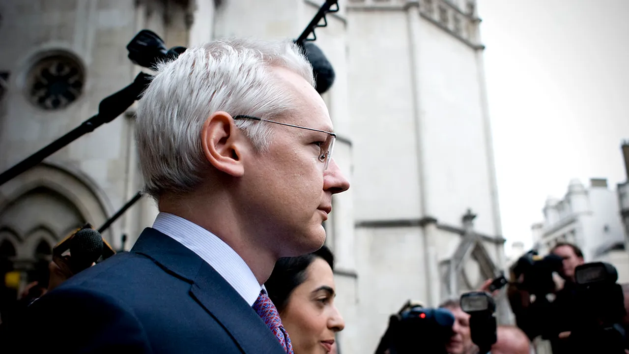 Julian Assange, fondatorul WIKILEAKS, află dacă va fi extrădat în SUA. Riscă 175 de ani de închisoare!