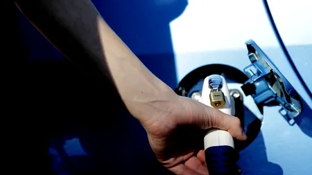 Prima universitate din țară care își cumpără mașină electrică pentru reducerea cheltuielilor 