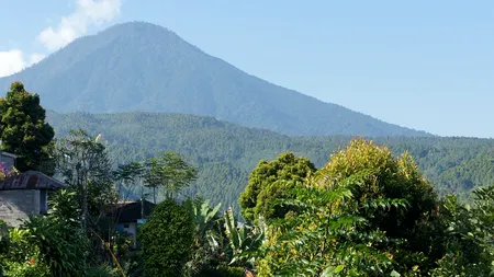 Evacuări masive în Bali. Peste 60.000 de persoane și-au părăsit locuințele din cauza vulcanului Agung