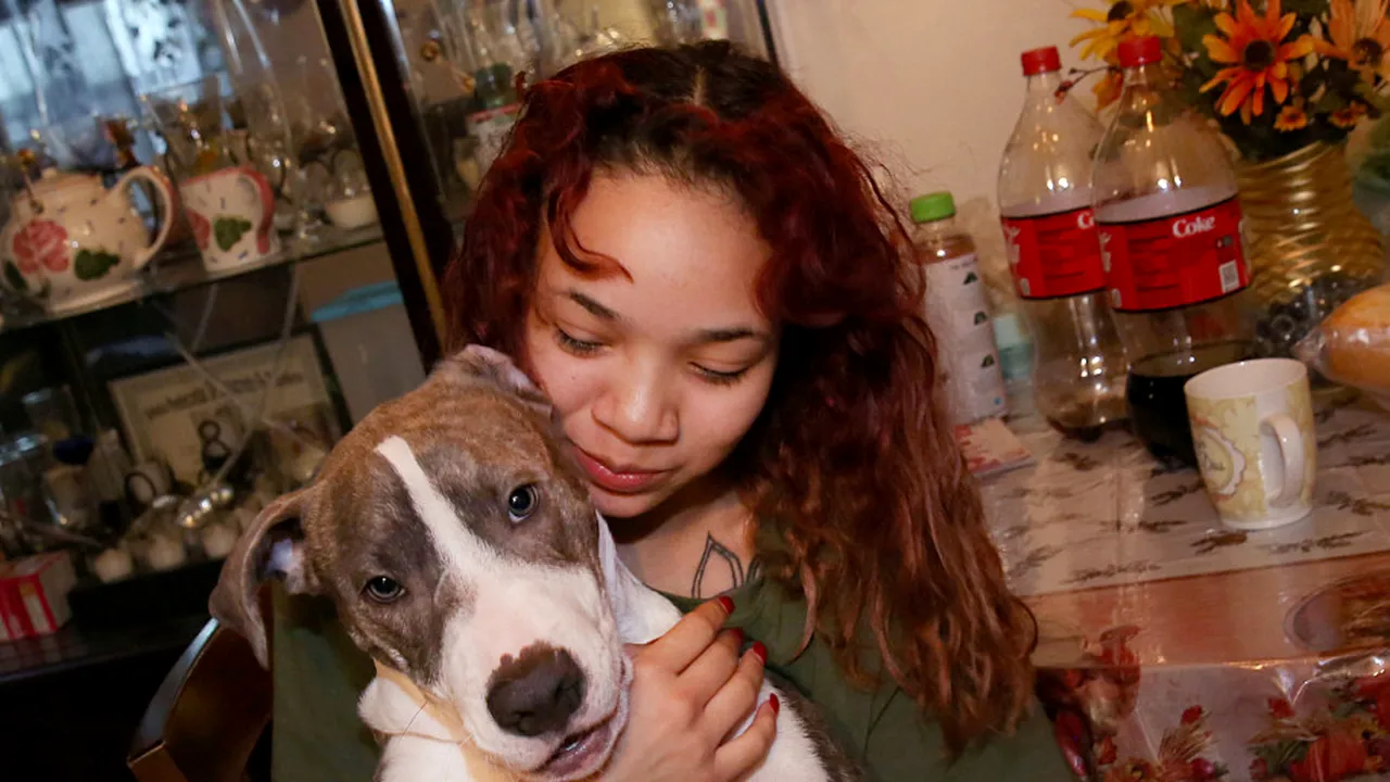 Această tânără se plimba singură când un bărbat a atacat-o. Ce a urmat i-a schimbat radical viața