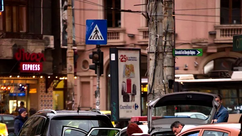 Cum au fost surprinși doi polițiști români în plină stradă