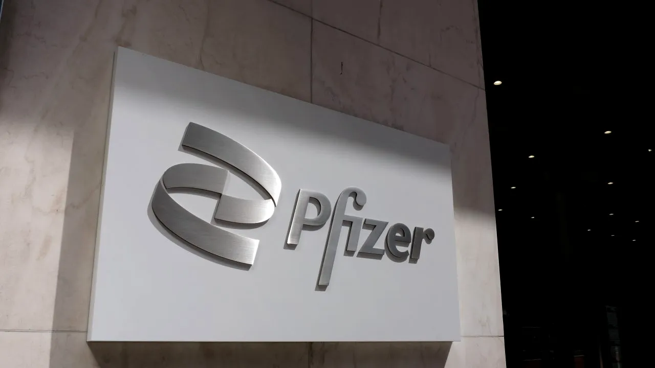 Directorul Pfizer dă vina pe antivaccinişti pentru decesele din pandemie: „Milioane de oameni au murit din cauza acestui număr mic de criminali”. Când vom reveni la o viață normală