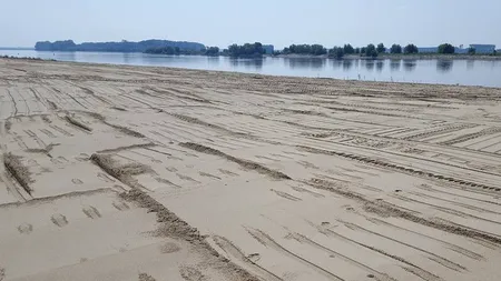 Plajă cu nisip fin pe faleza Dunării din Corabia. Afacerea care rivalizează cu Litoralul 