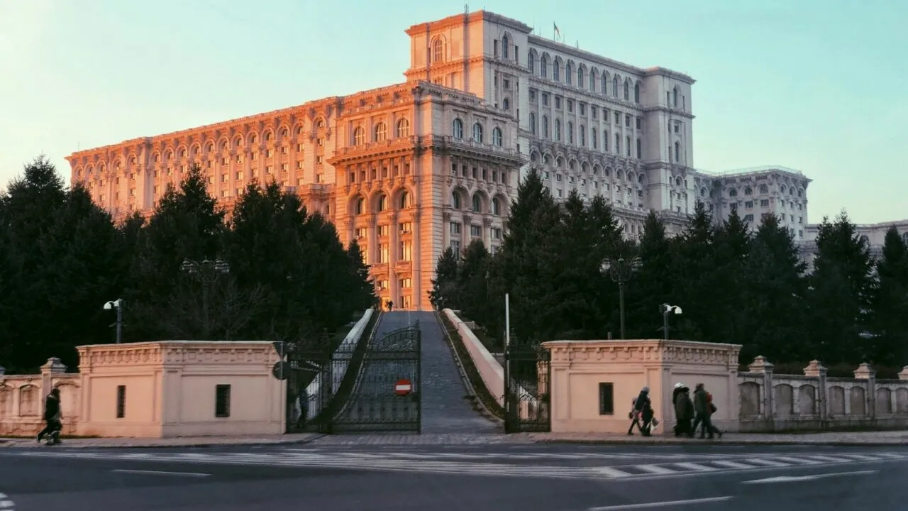 (P) Piața de mobilă din România: care sunt tendințele actuale și ce schimbări putem aștepta?