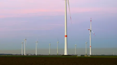 Financial Times: Comisia Europeană anchetează producători chinezi de turbine eoliene implicați în proiecte din Europa, inclusiv din ROMÂNIA