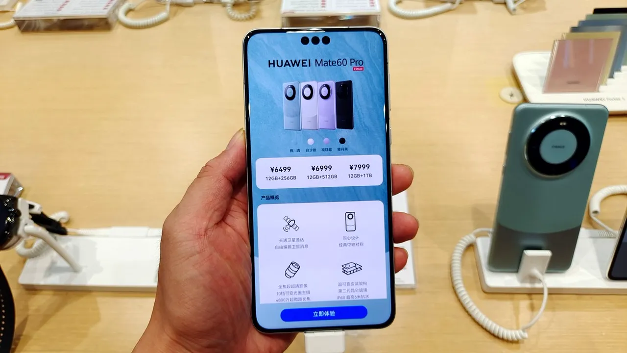 VIDEO | Au desfăcut noul smartphone Huawei Mate 60 Pro și au rămas perplecși. Sunt elemente care NU trebuiau să fie acolo