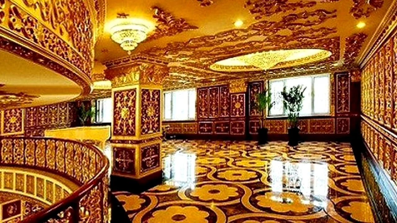 GALERIE FOTO. O fabrică de stat din China, decorată precum Palatul Versailles. Reprezentanții ei spun că 