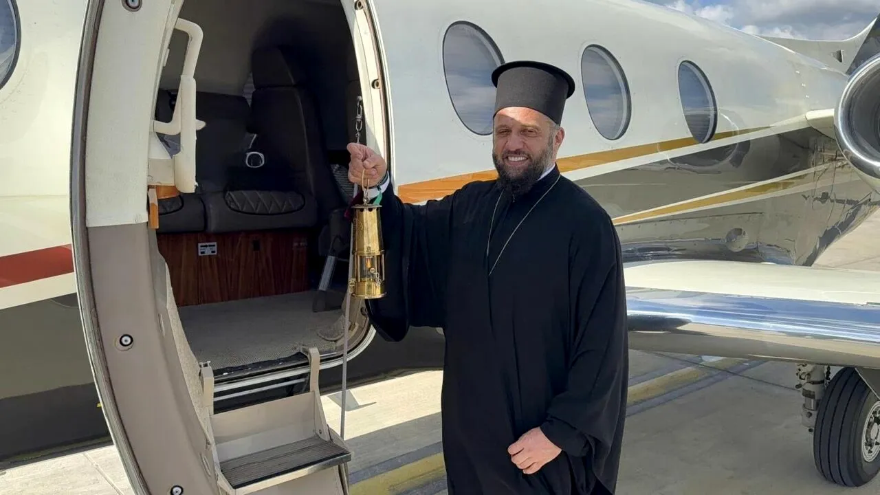 Lumina Sfântă a plecat spre România