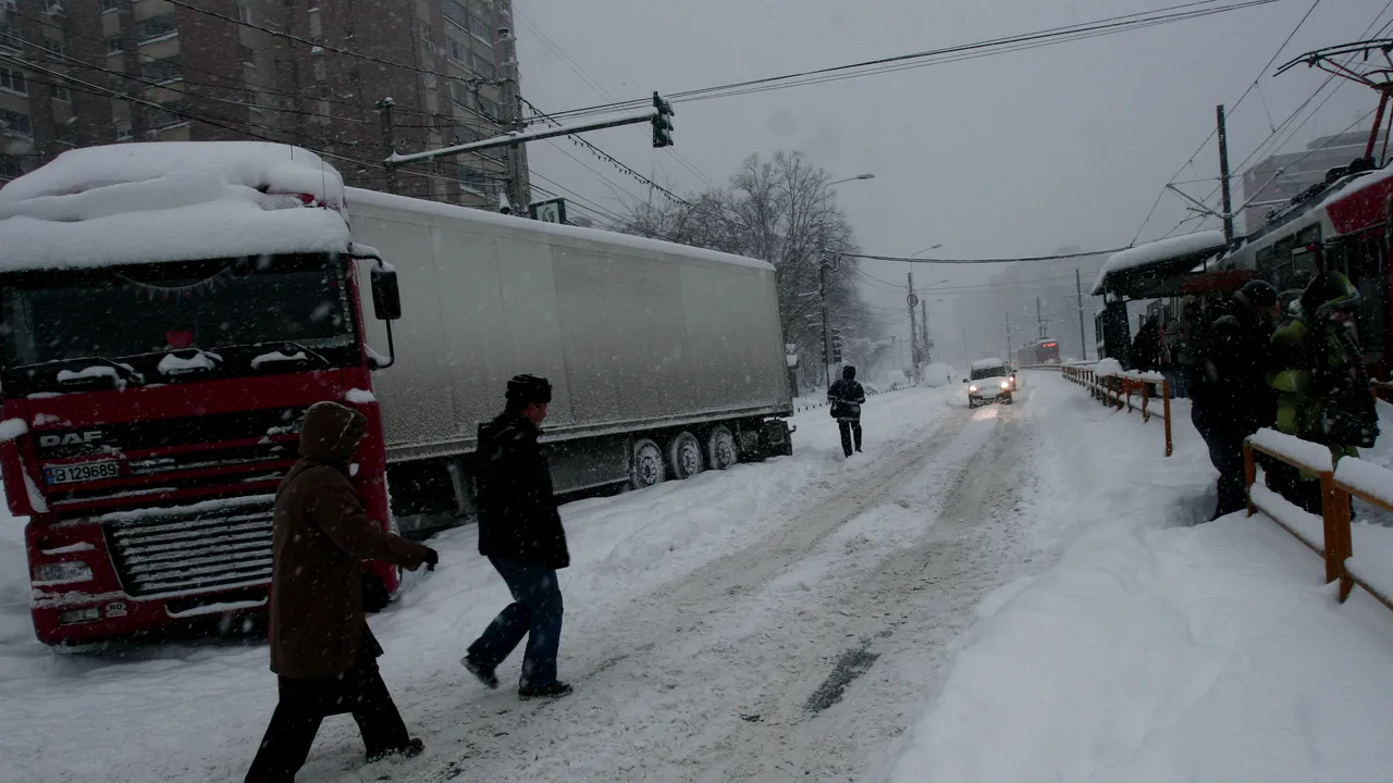 MAI cere ajutorul Armatei pentru deblocarea drumurilor înzăpezite