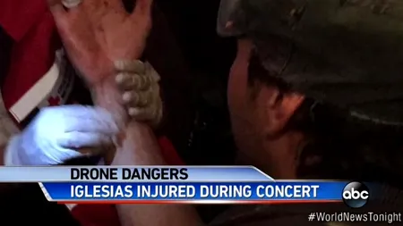 Enrique Iglesias, rănit de o dronă în timpul unui concert