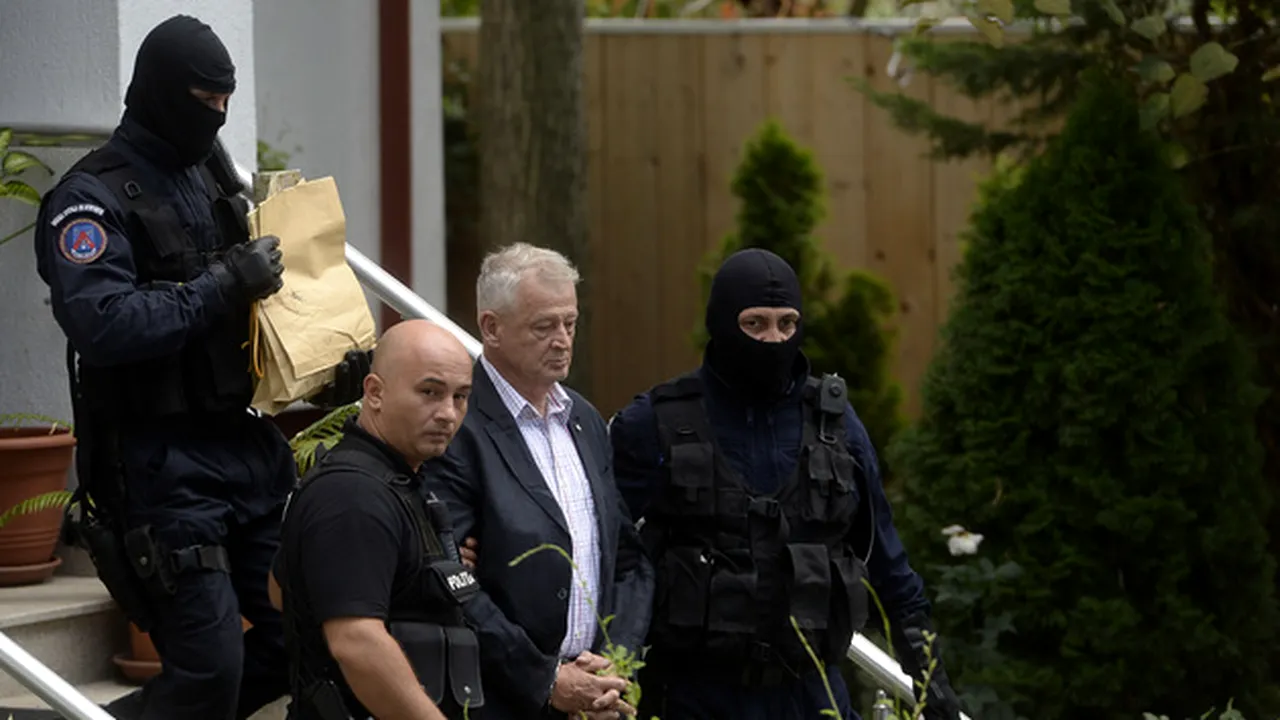 Ar trebui să-și dea demisia Sorin Oprescu de la Primăria Capitalei?