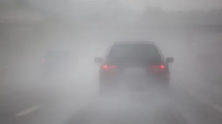 Cod Galben de ceață în 13 județe în ultima zi din an. Local se va forma ghețuș și polei