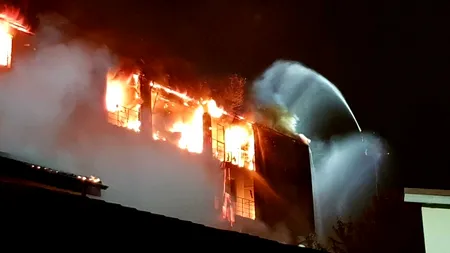 Blocul care a luat foc în Sectorul 5 NU AVEA AUTORIZAȚIE de construcție. Locatarii au semnat PROMISIUNI bilaterale de vânzare/cumpărare