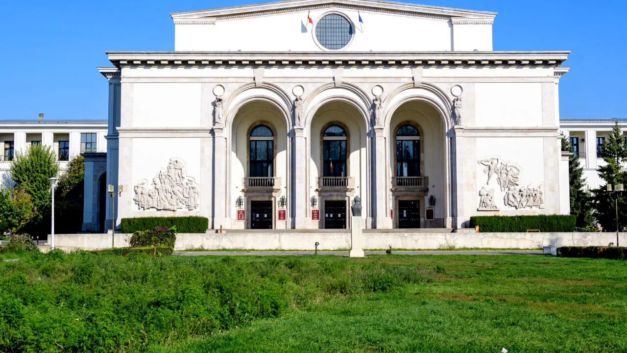 Pasiune, durere și visuri, ”La Bohème”, o poveste captivantă despre emoția neîmblânzită a iubirii și a pierderii pe scena Operei Naționale București