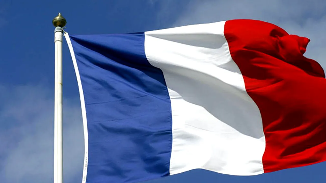 Franța modifică Constituția.Teroriștii vor rămâne fără cetățenie