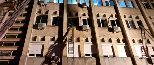 Șase percheziții în ancheta privind incendiul de la Spitalul Județean din Piatra Neamț. Polițiștii caută documente referitoare la funcționarea secției ATI