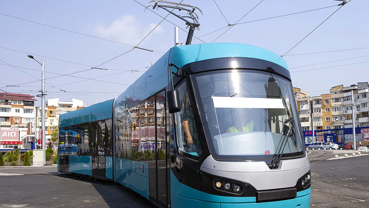Cum arată primul tramvai nou din ultimii 40 de ani, produs la Arad, cumpărat de Primăria din Galați | FOTO
