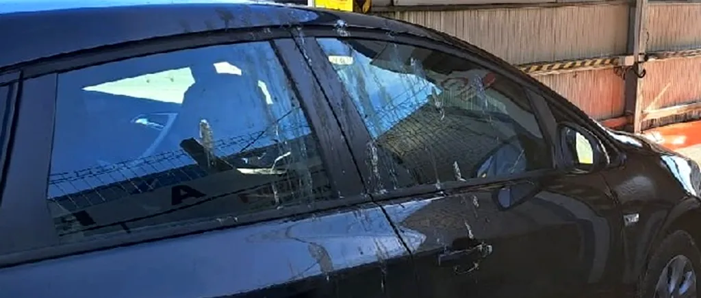 Ce țeapă a luat un șofer din Ploiești, după ce și-a dus mașina la o spălătorie automată. Cum arată automobilul, în urma spălatului de 15 lei