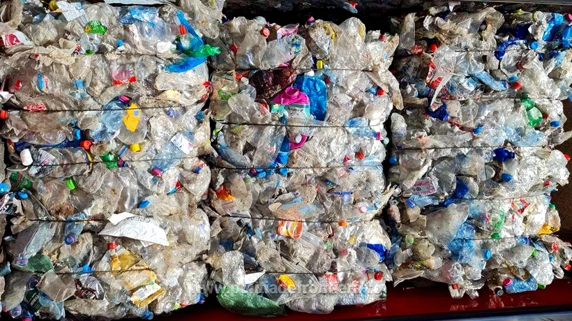 Vameșii din Giurgiu au descoperit aproape 17 tone de deșeuri din plastic într-un camion condus de un român. Șoferul nu deținea documente valabile pentru transport