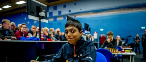 Surpriză mare la șah. Un indian de 16 ani l-a învins pe campionul mondial