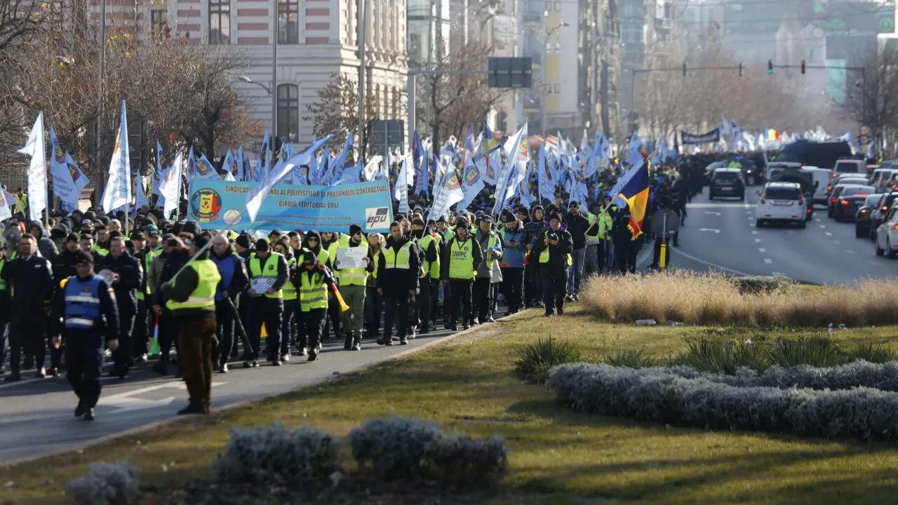 Guvernul s-a răzgândit! Polițiștii vor fi  PLĂTIȚI și în 2025 pentru munca prestată în zilele libere și sărbătorile legale