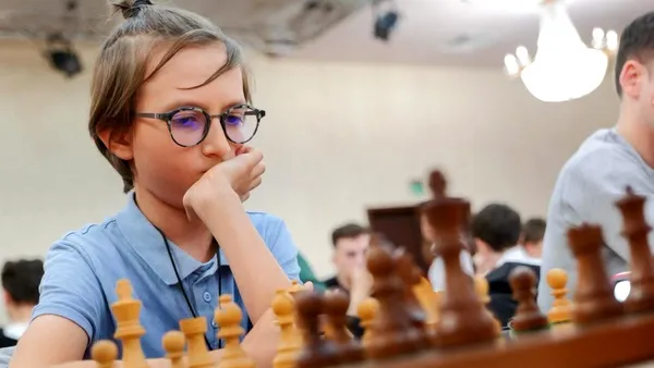 Henry, un adolescent de 15 ani, a repus șahul românesc pe harta podiumului mondial. Sportivul de la CSM Constanța a devenit vicecampion mondial la șah