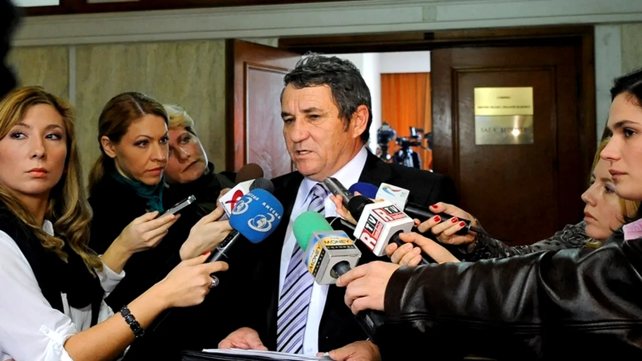 Cum comentează Secretarul Camerei Deputaților achiziția celor 500 de insigne a câte 62 de lei