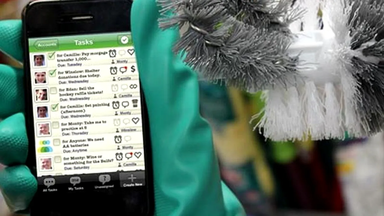 Telefonul tău este mai murdar decât aceste cinci obiecte. VIDEO