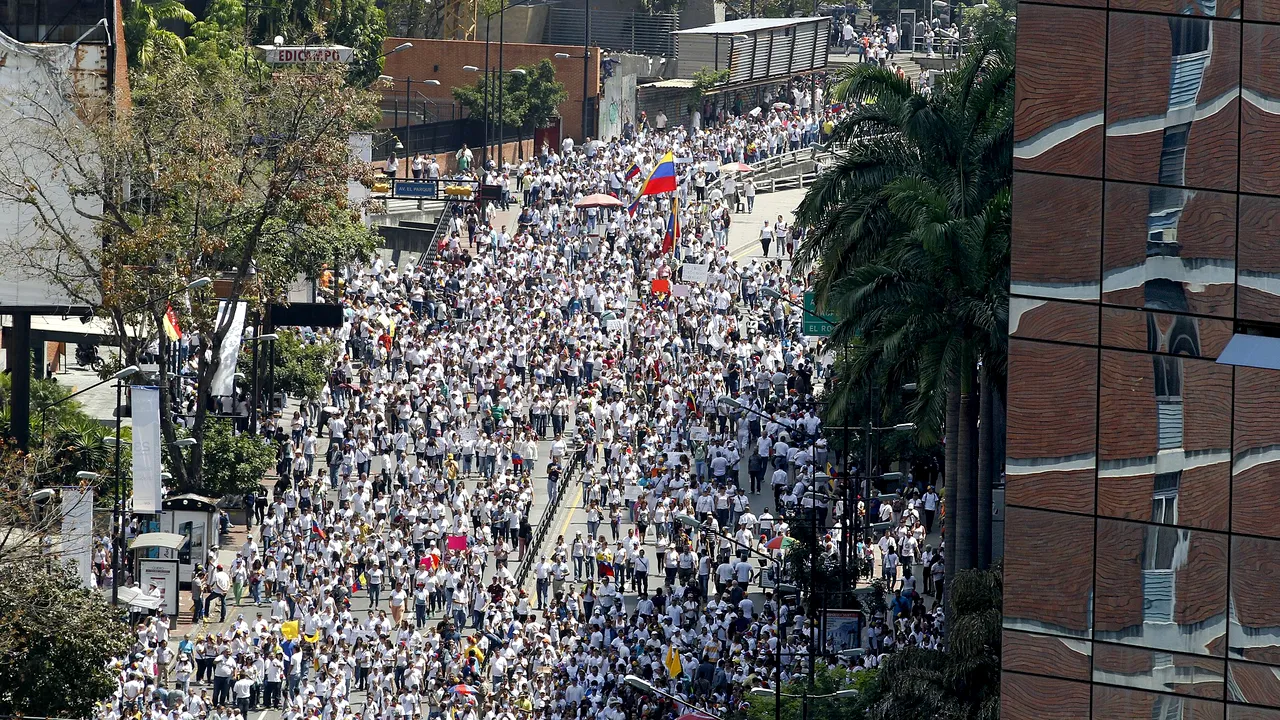 Violențe în Venezuela. Opt persoane au murit și peste 130 au fost rănite. Președintele denunță o 
