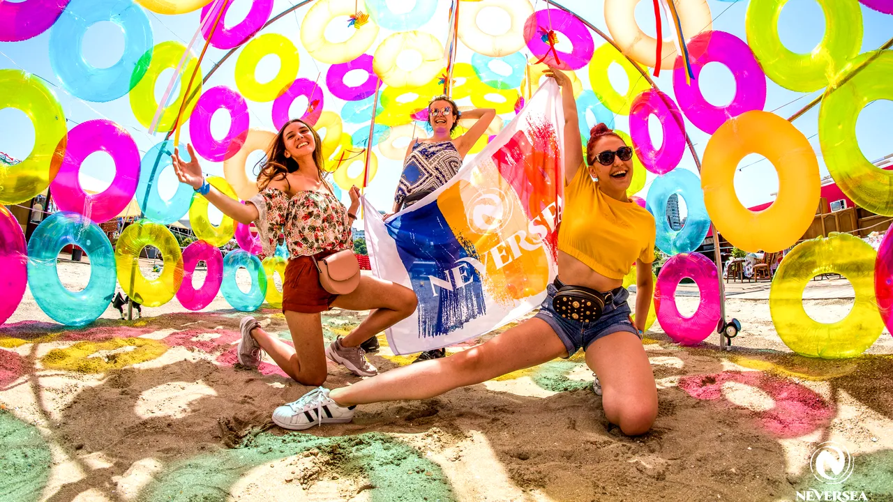 55.000 de participanți în prima zi a festivalul Neversea 