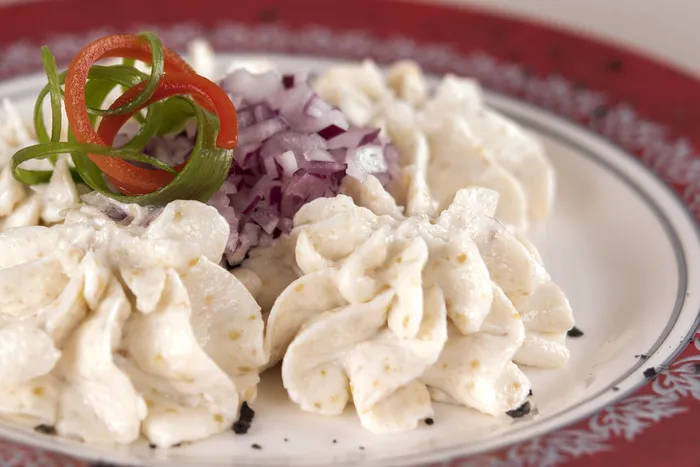 Cum să prepari cea mai pufoasă salată de icre. Rețetă clasică și rapidă cu 5 ingrediente simple