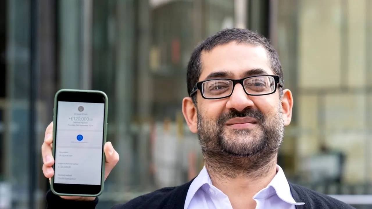 Cum a dat NOROCUL peste un bărbat. Avea 1 liră în cont, dar s-a trezit, peste noapte, cu 140.000. Banca i-a spus că nu e o greșeală și îi poate păstra