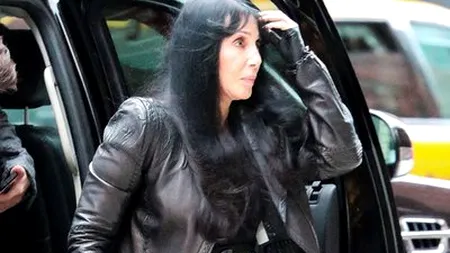 Cher își povestește viața într-un roman