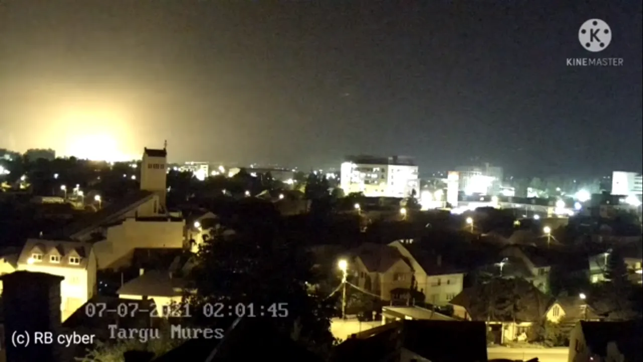 O explozie urmată de un incendiu a avut loc la combinatul Azomureș. Populația, informată prin RO-Alert | VIDEO