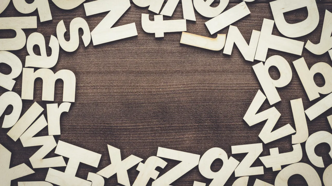 Cum se spune corect „ora două” sau „ora doi”? Excepția gramaticală pe care puțini o cunosc