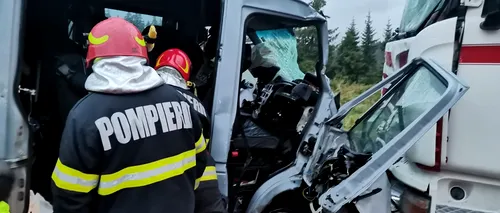 Cinci moldoveni au fost răniți după ce microbuzul în care se aflau s-a izbit de un TIR