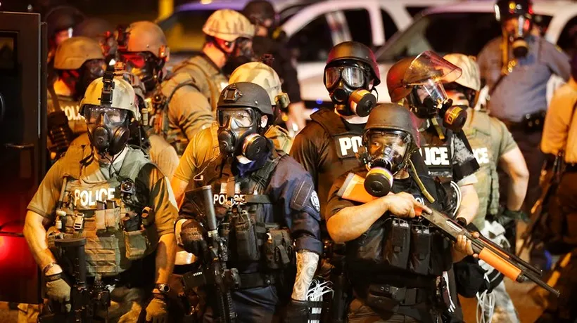 Garda Națională, trimisă să reinstaureze ordinea în orașul american Ferguson